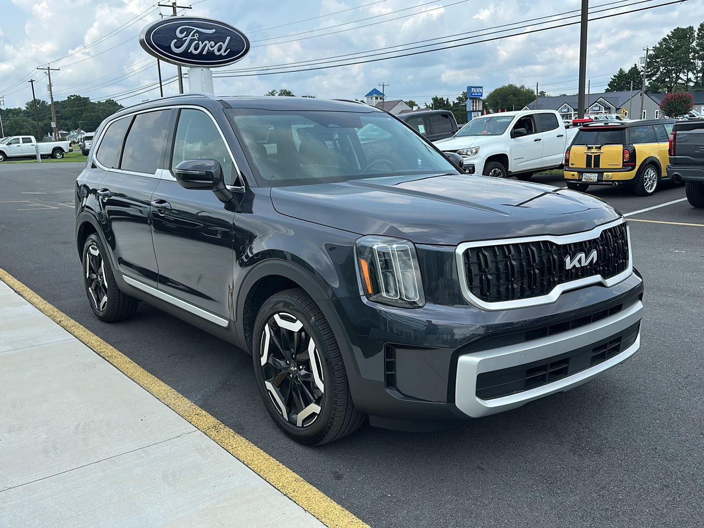 Used 2025 Kia Telluride EX FWD image 3