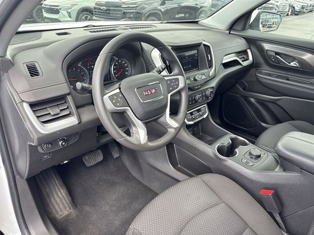 Used 2024 GMC Terrain SLE w/ Driver Convenience Package FWD image 10