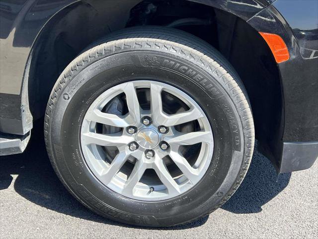Used 2024 Chevrolet Suburban LT AWD/4WD image 9