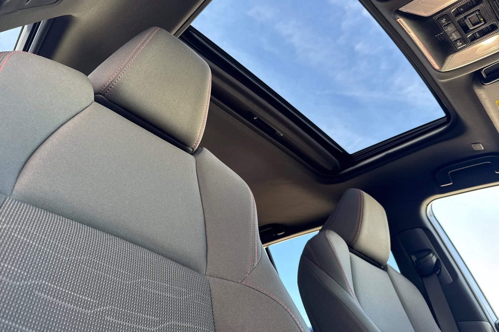 Used 2024 Toyota RAV4 SE w/ Weather & Moonroof Package image 17