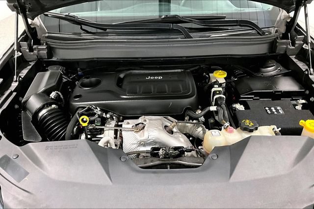 Used 2019 Jeep Cherokee Latitude Plus w/ Cold Weather Group AWD/4WD image 37