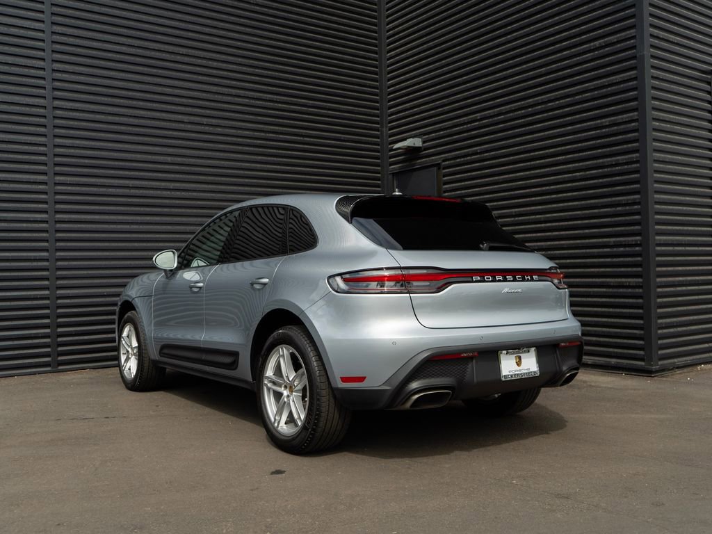 Used 2025 Porsche Macan image 3