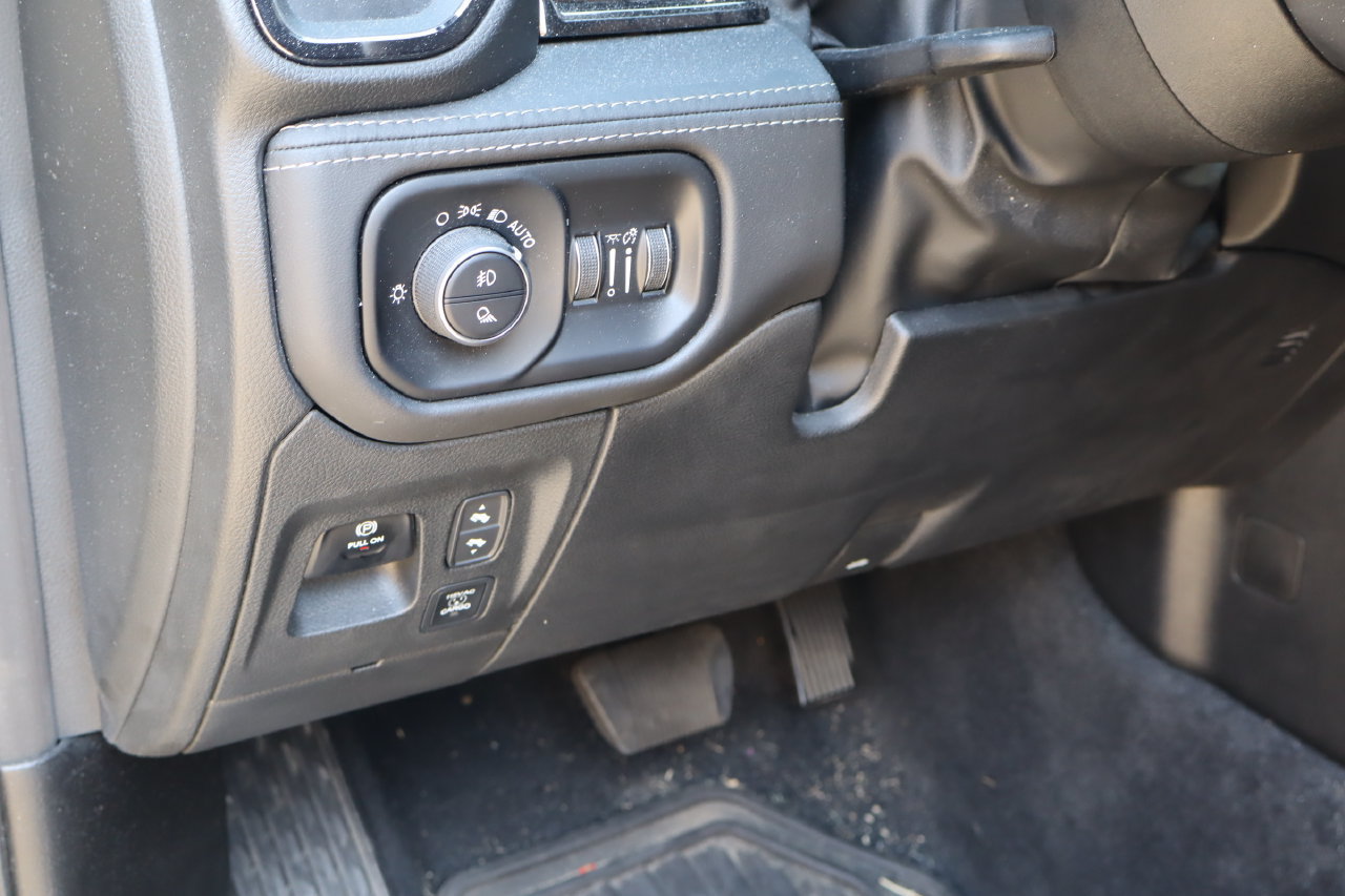 Used 2025 RAM 1500 Limited AWD/4WD image 24