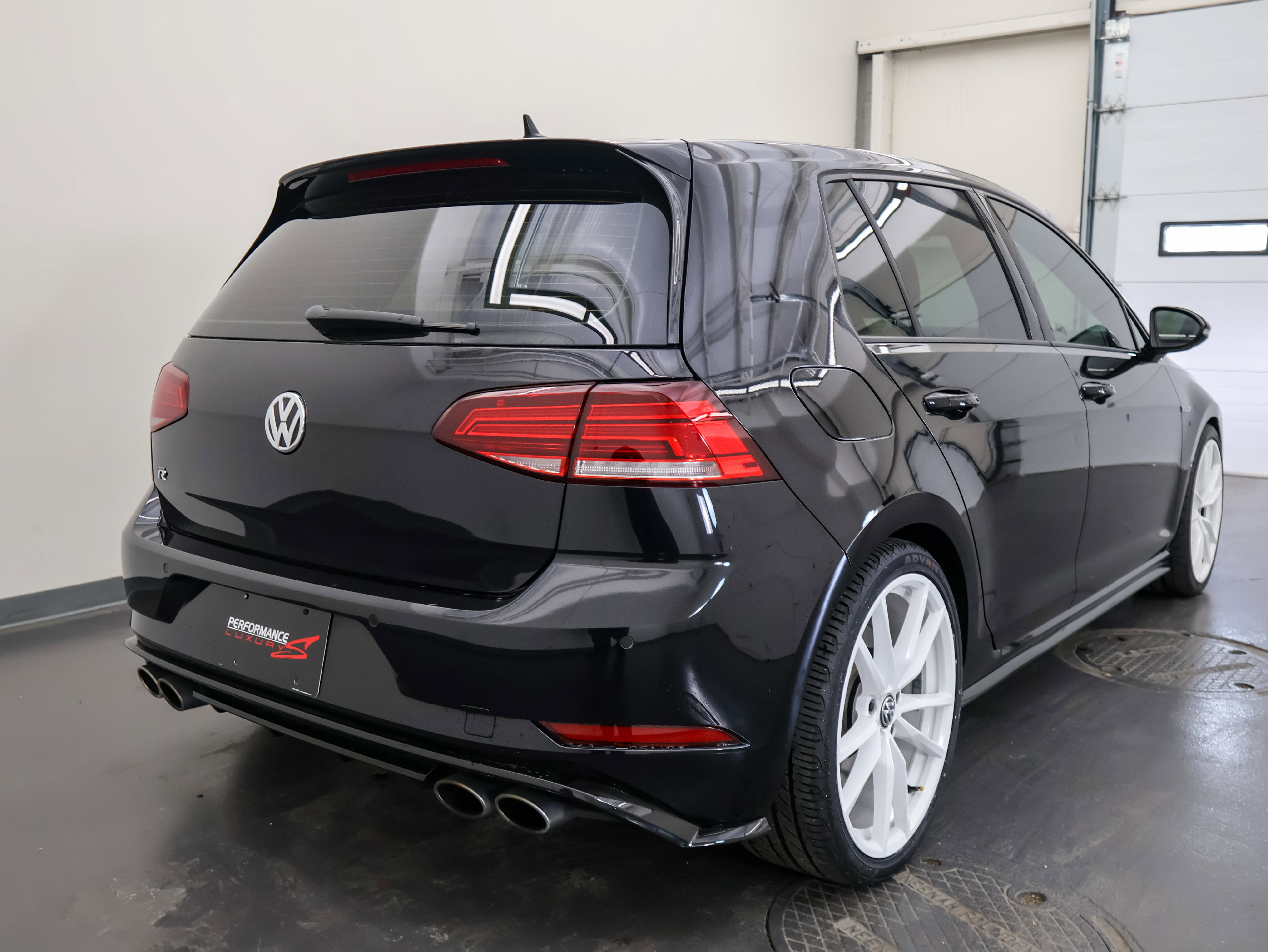 Used 2019 Volkswagen Golf R 4-Door image 3