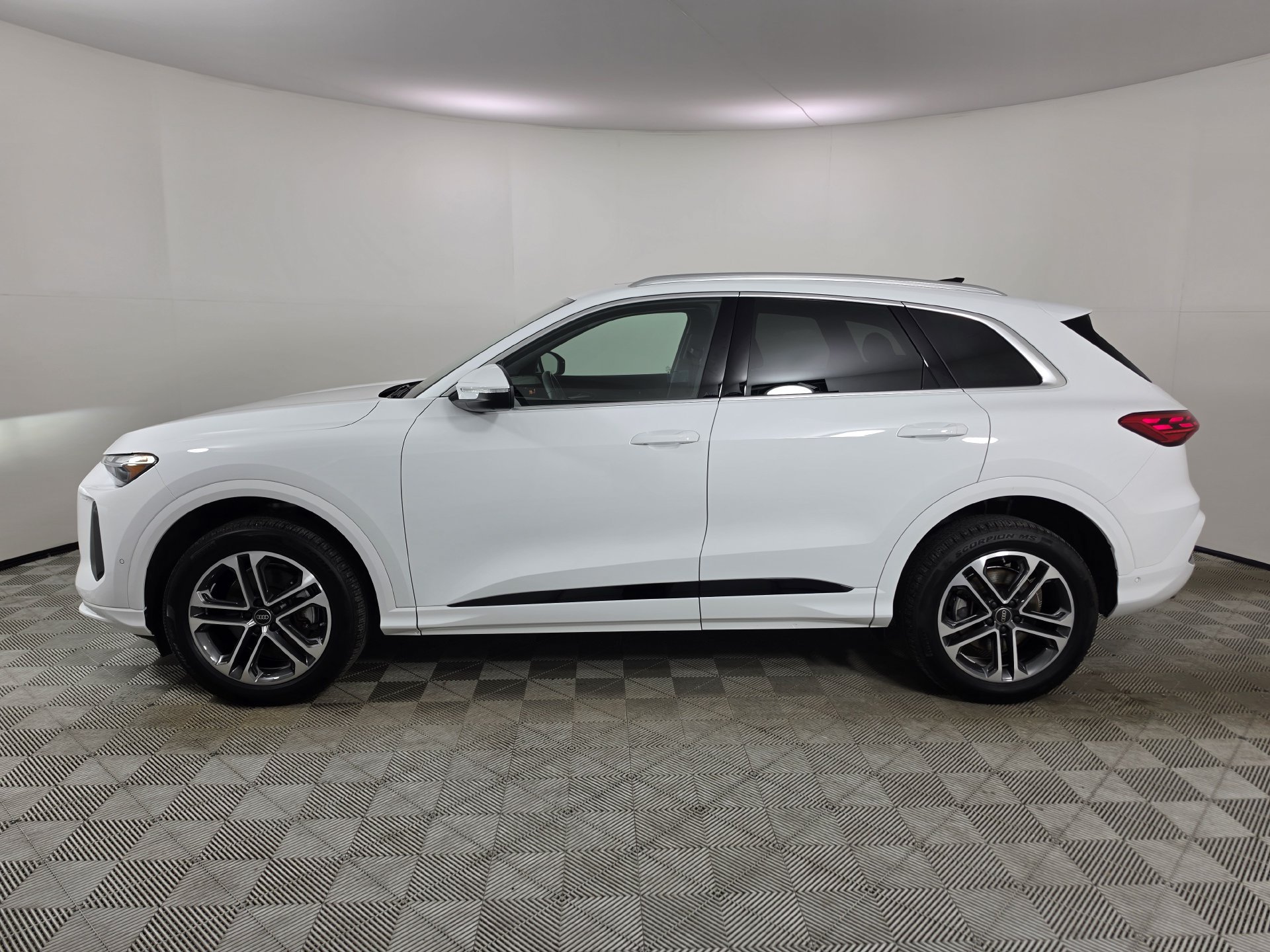 Certified 2025 Audi Q5 Premium w/ Convenience Package AWD/4WD image 41