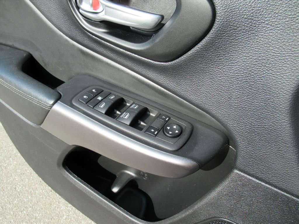 Used 2022 Jeep Cherokee Latitude Lux w/ Mopar Interior Package image 19