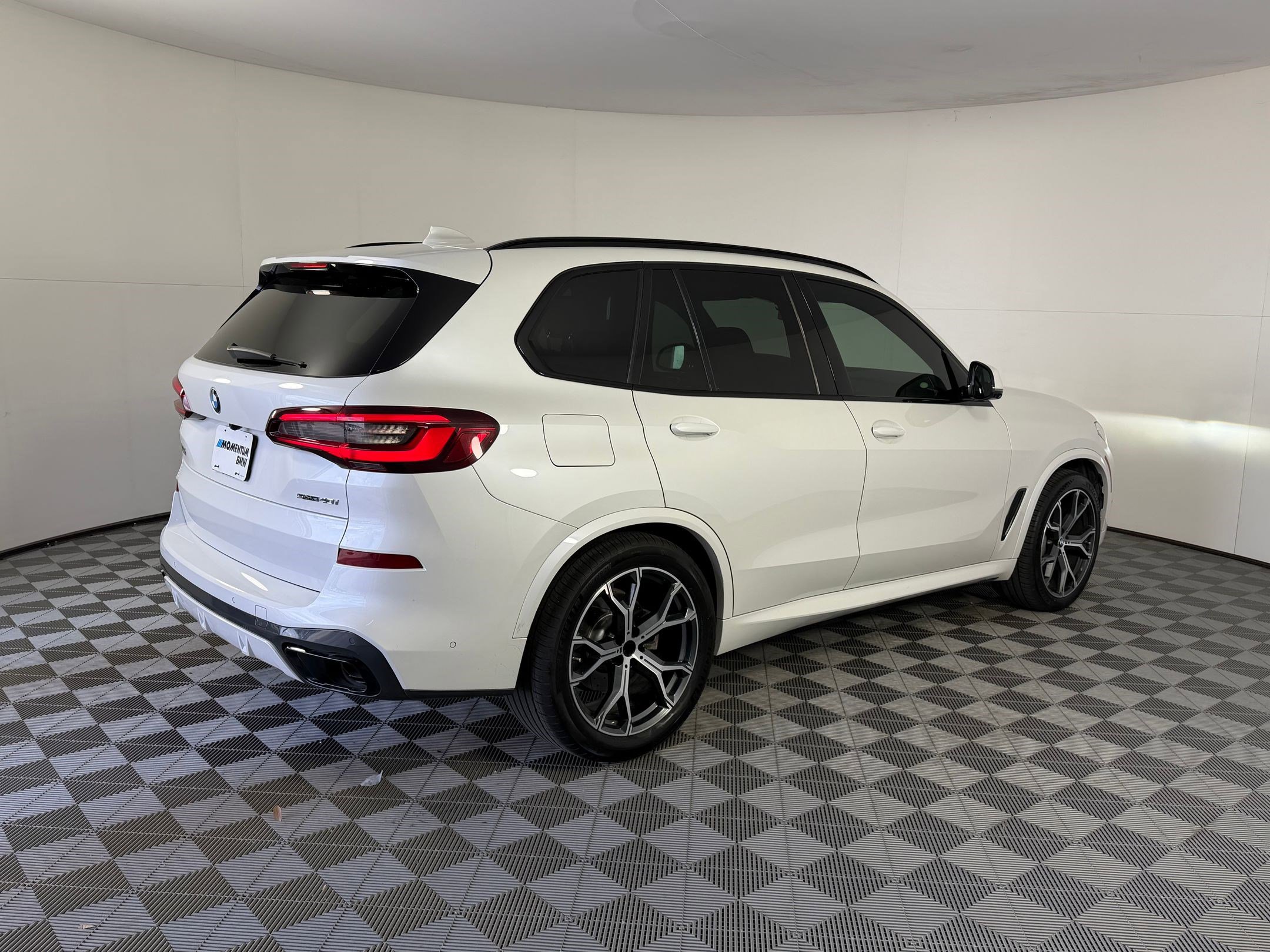 Used 2022 BMW X5 sDrive40i w/ M Sport Package image 9