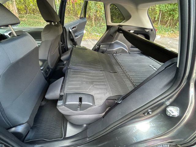 Used 2020 Toyota RAV4 XLE image 31