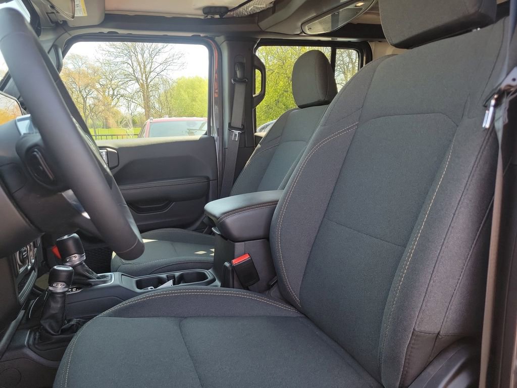 Certified 2025 Jeep Wrangler Unlimited Sahara AWD/4WD image 19