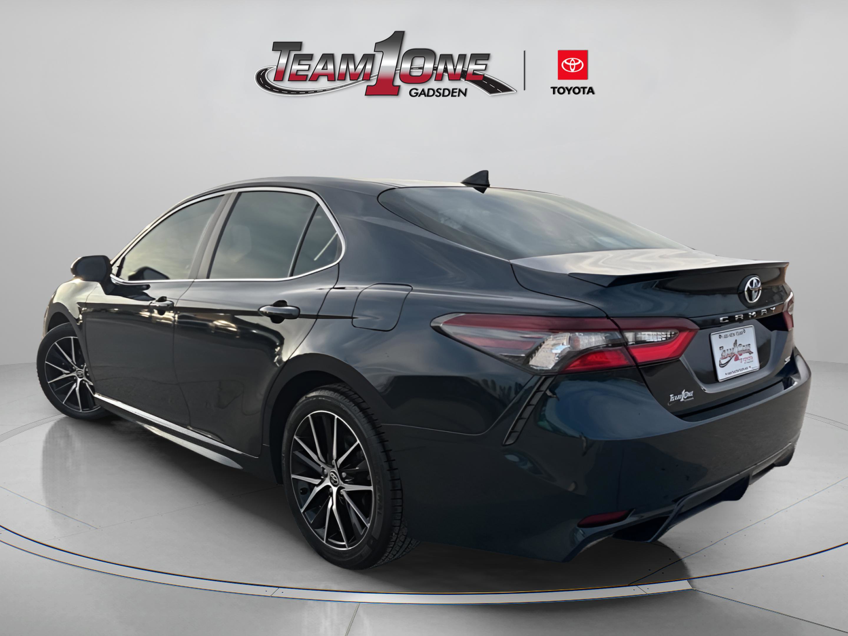 Used 2021 Toyota Camry SE image 6