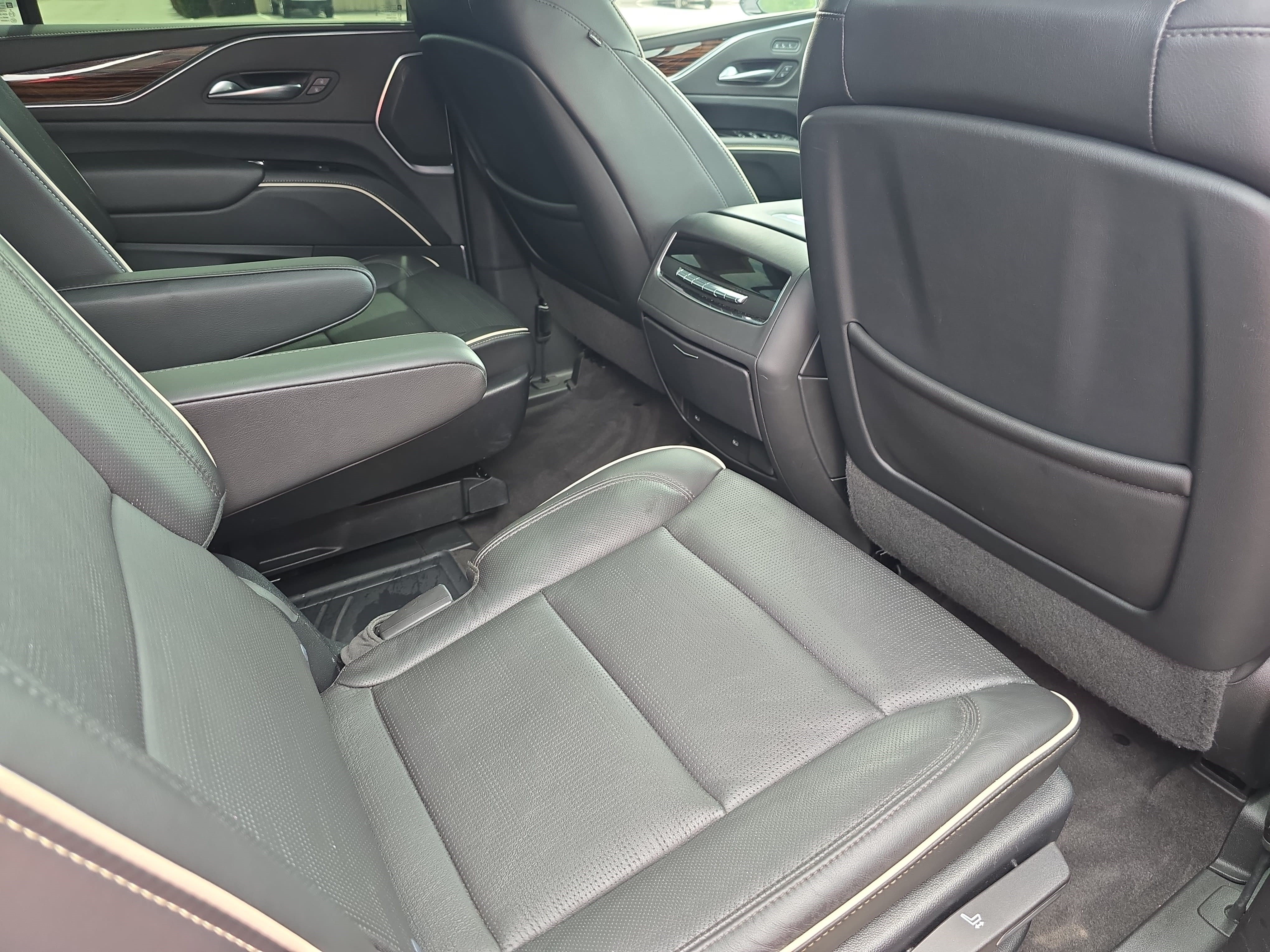 Used 2023 Cadillac Escalade Premium Luxury AWD/4WD image 11