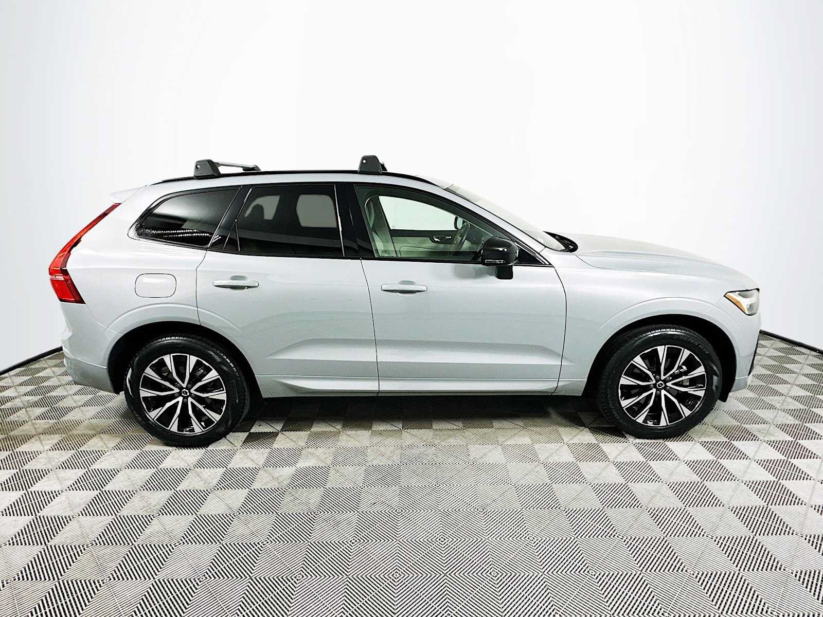 Used 2024 Volvo XC60 B5 Core w/ Climate Package AWD/4WD image 8