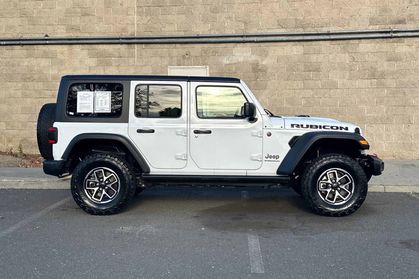 Used 2026 Jeep Wrangler Unlimited Rubicon AWD/4WD image 2