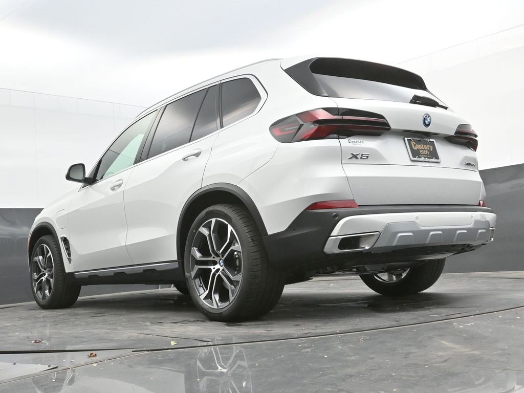 New 2026 BMW X5 xDrive50e image 38