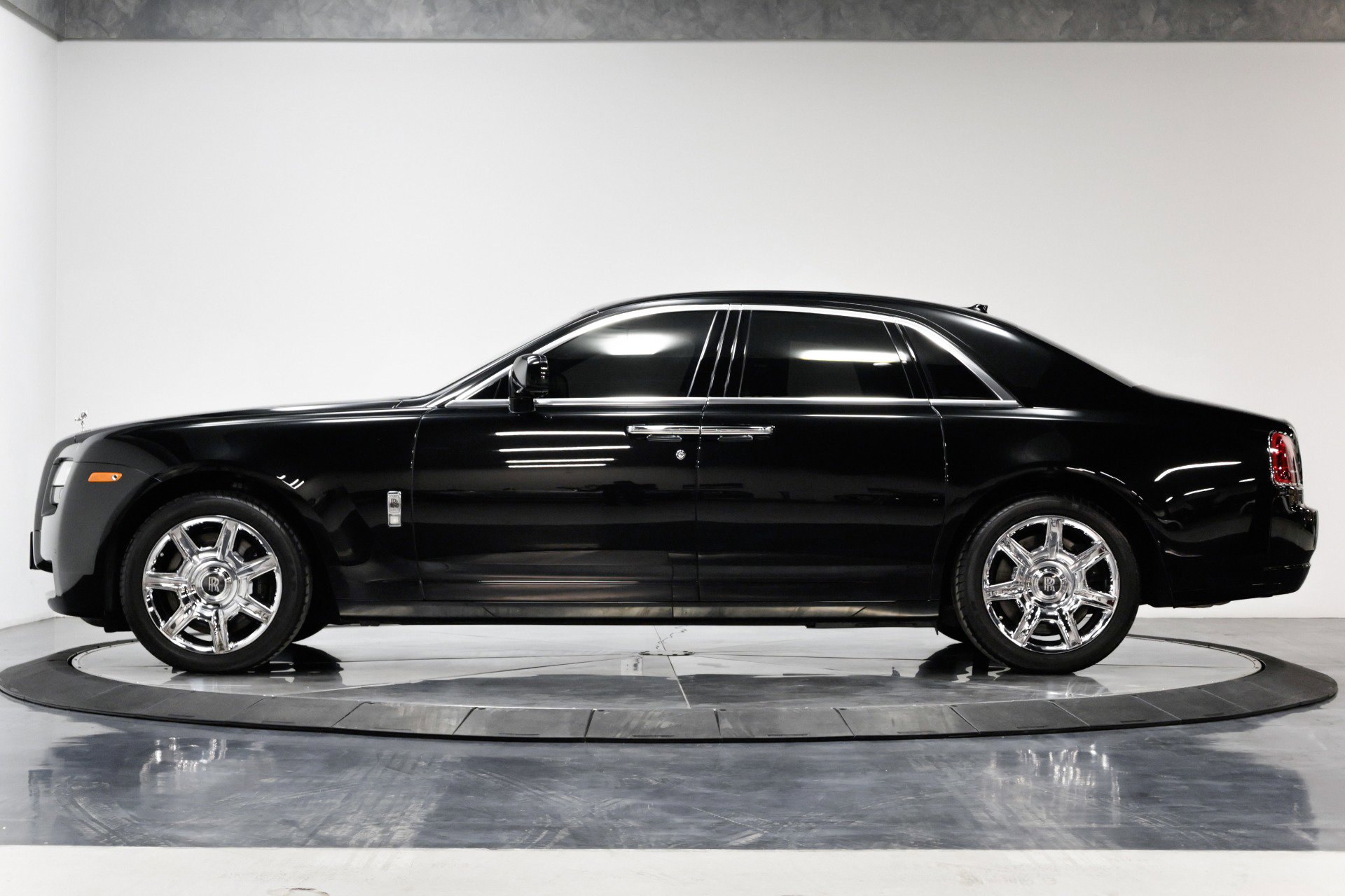 Used 2011 Rolls-Royce Ghost image 24