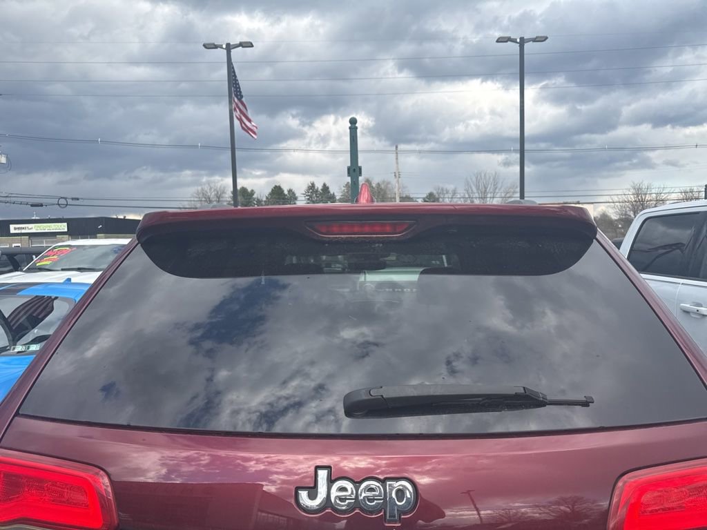 Used 2017 Jeep Grand Cherokee Overland AWD/4WD image 6