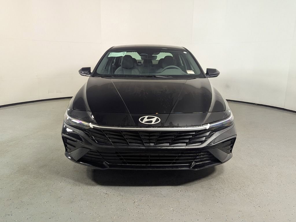New 2026 Hyundai Elantra SE FWD video 2