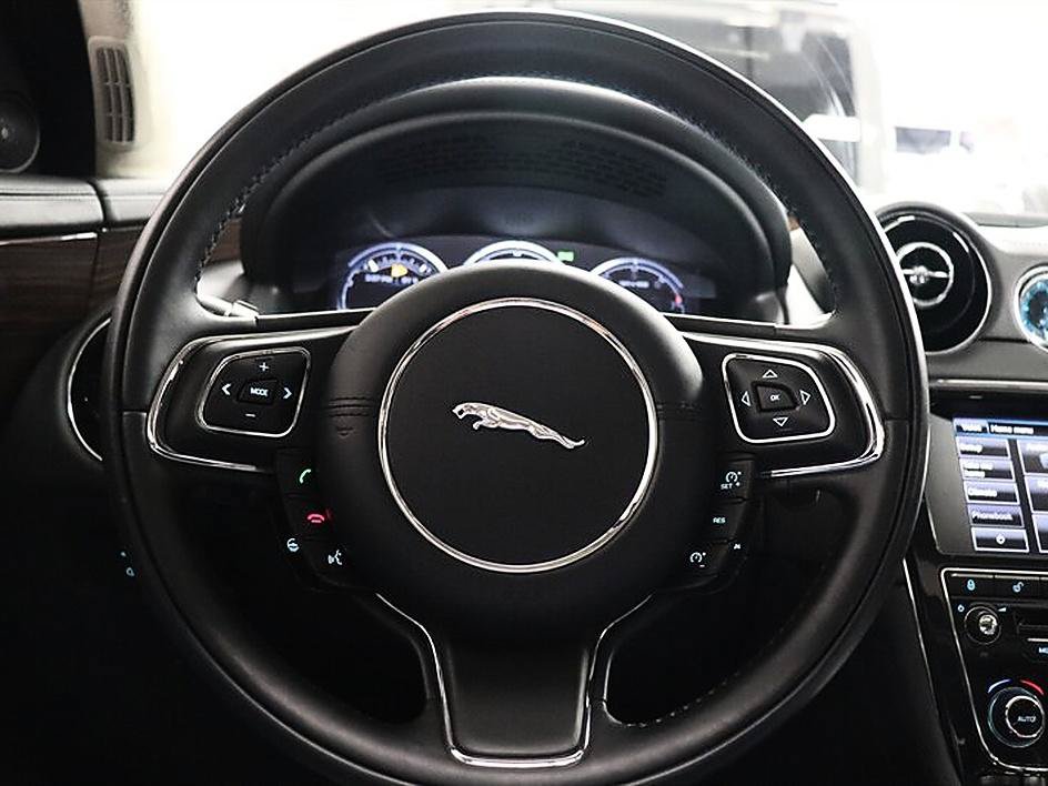 Used 2015 Jaguar XJ L Portfolio RWD image 38
