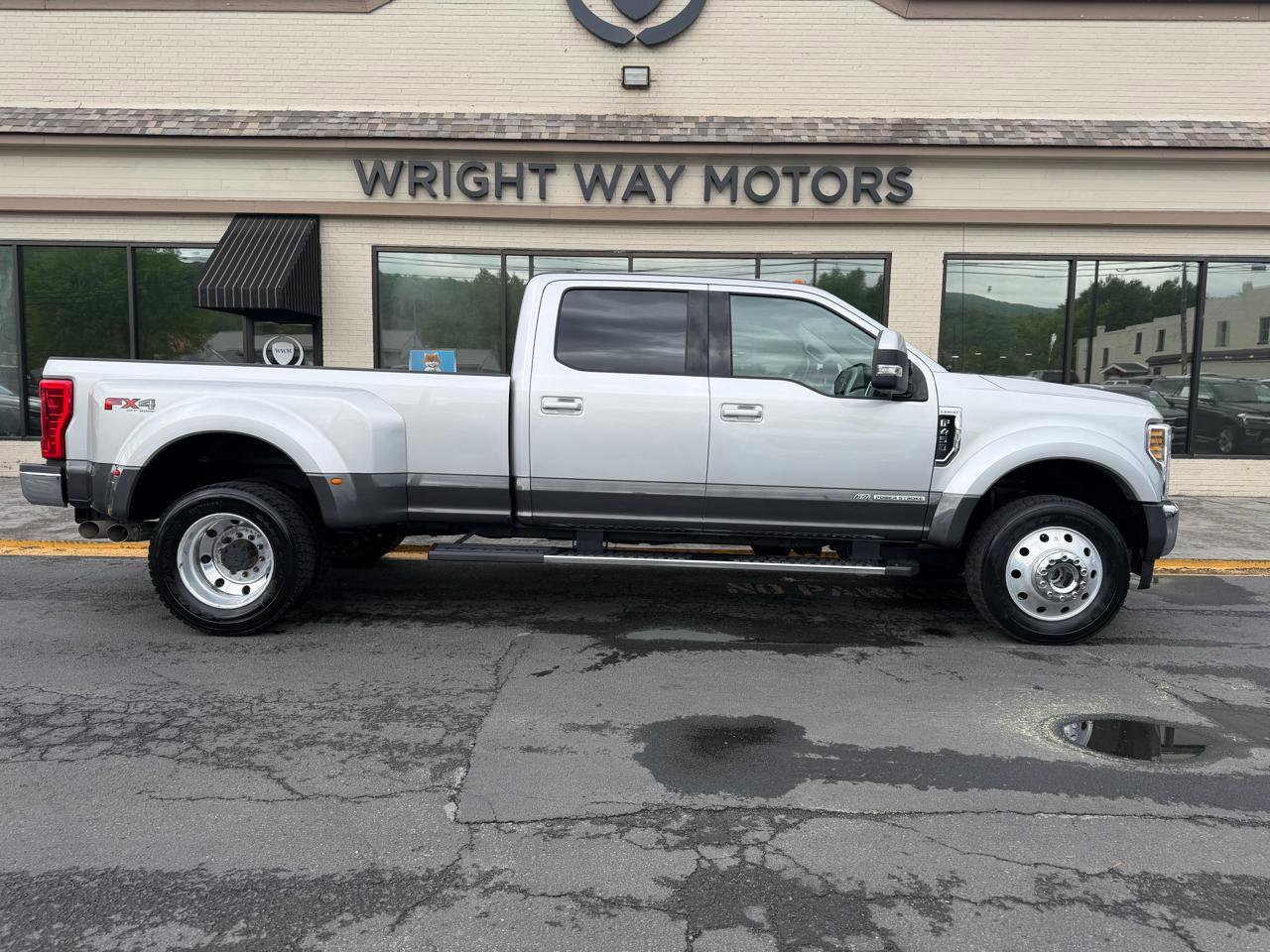 Used 2018 Ford F450 Lariat w/ Lariat Value Package AWD/4WD image 2
