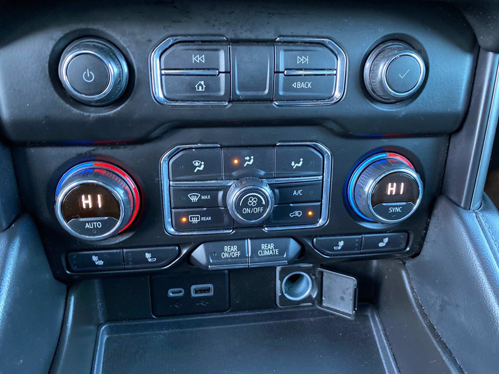 Used 2021 Chevrolet Tahoe LT w/ LT Signature Package image 15