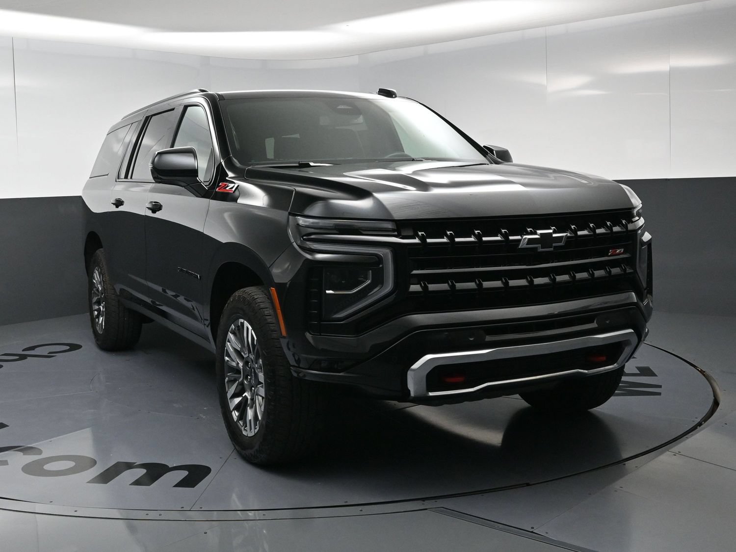 Used 2025 Chevrolet Suburban Z71 AWD/4WD image 3
