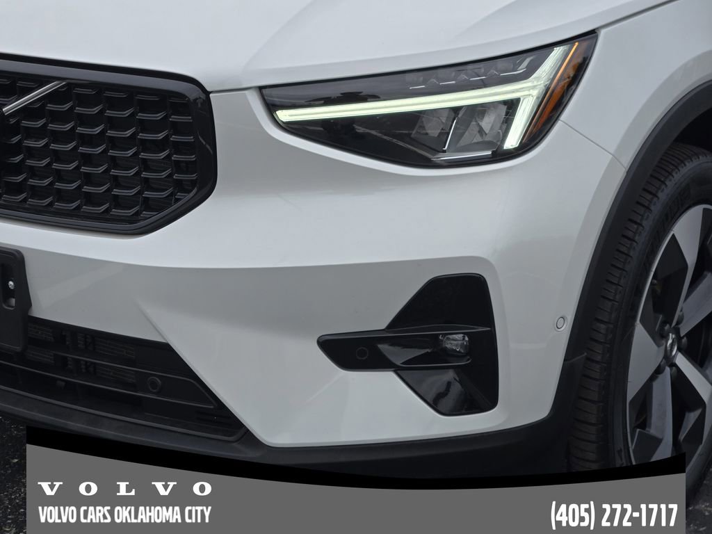 Certified 2025 Volvo XC40 B5 Plus AWD/4WD image 8