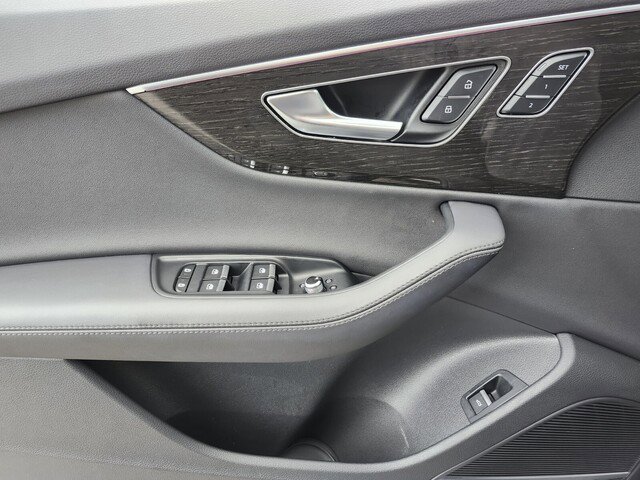 Used 2023 Audi Q7 3.0T Prestige w/ Prestige Package image 32