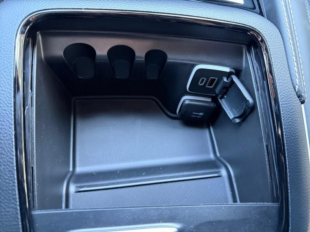 New 2026 Chrysler Pacifica Limited w/ Uconnect Theater Family Group FWD image 24