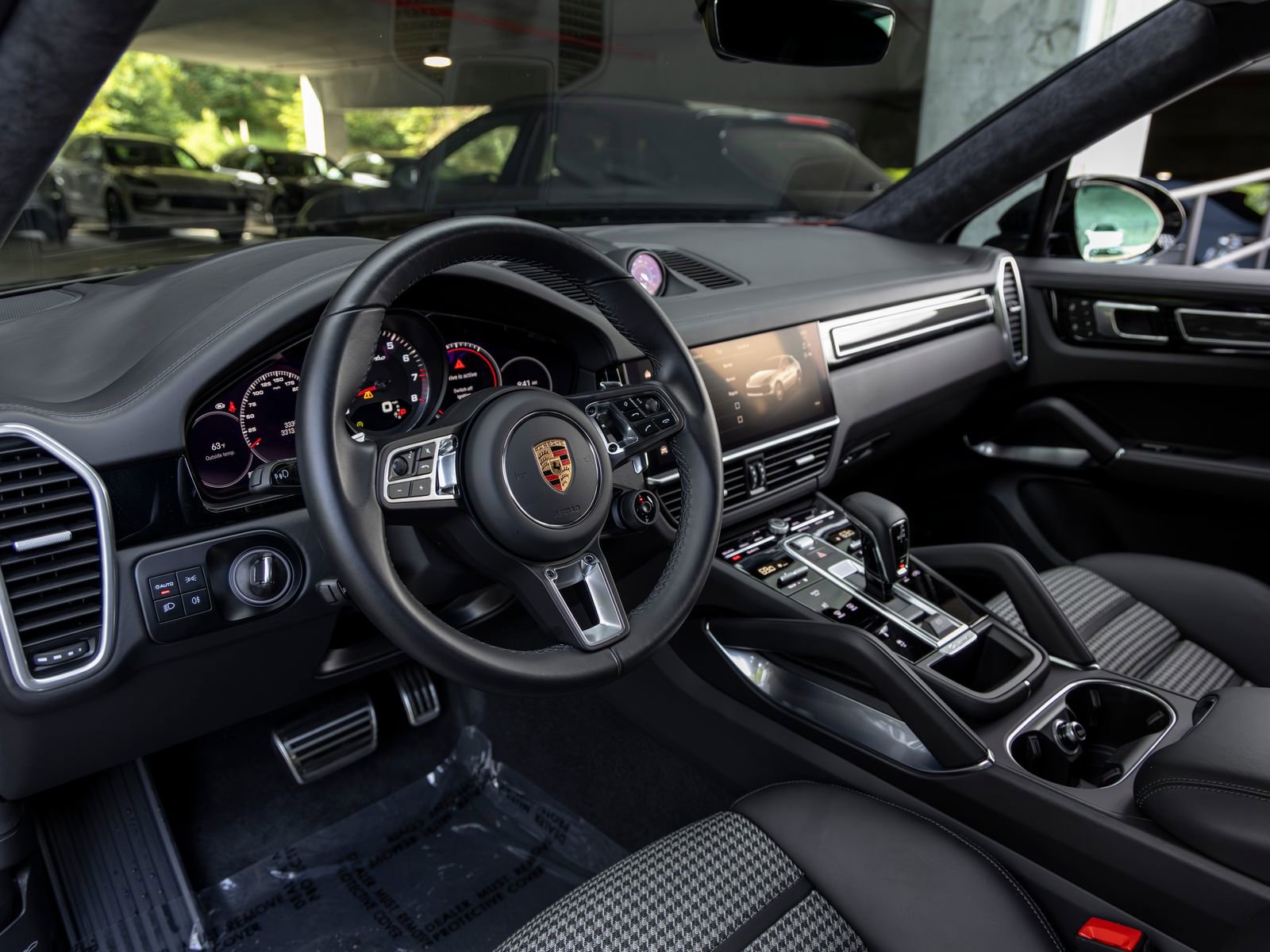 Certified 2023 Porsche Cayenne Turbo AWD/4WD image 4