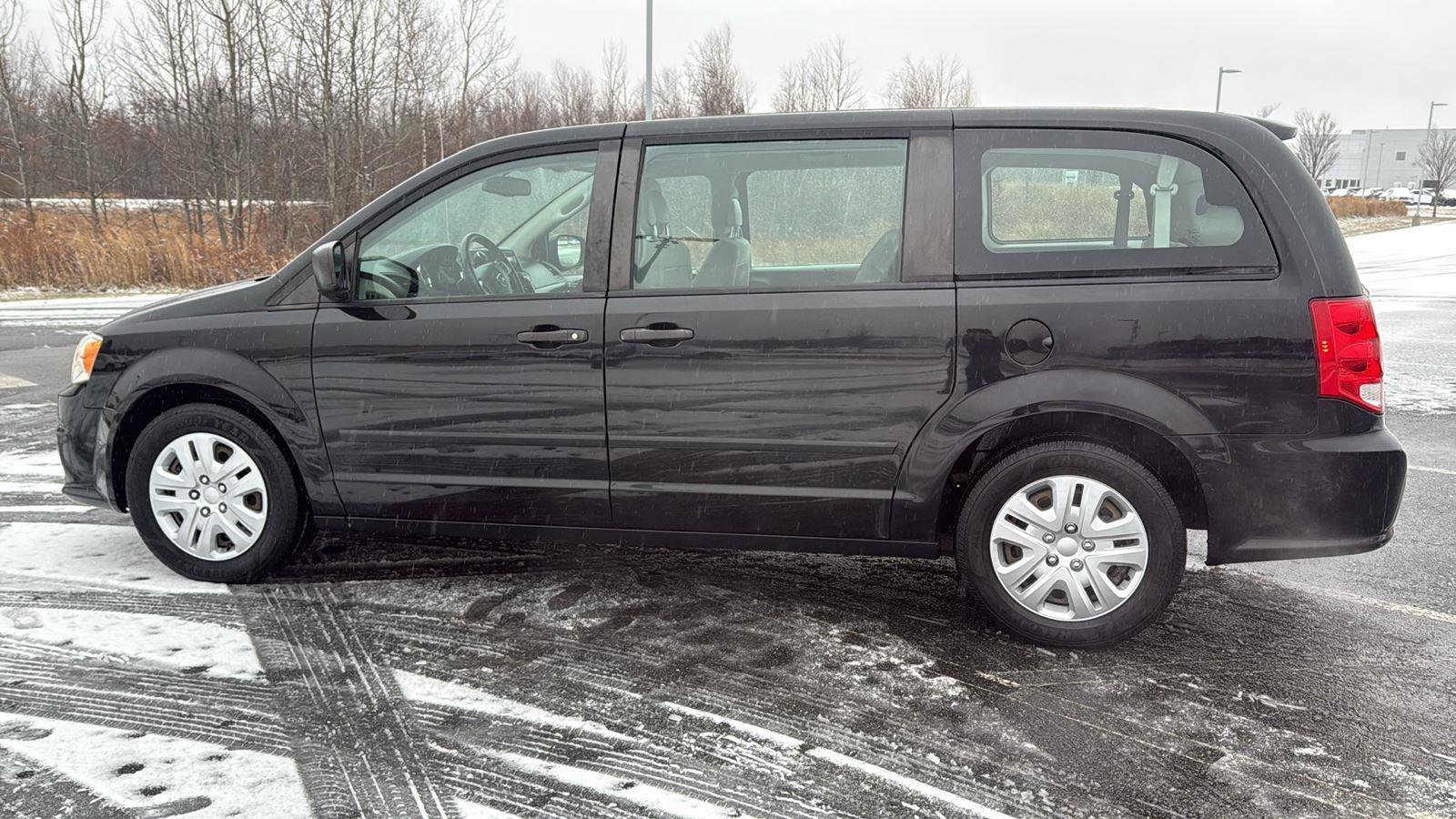 Used 2015 Dodge Grand Caravan American Value Package w/ UConnect Hands-Free Group image 12