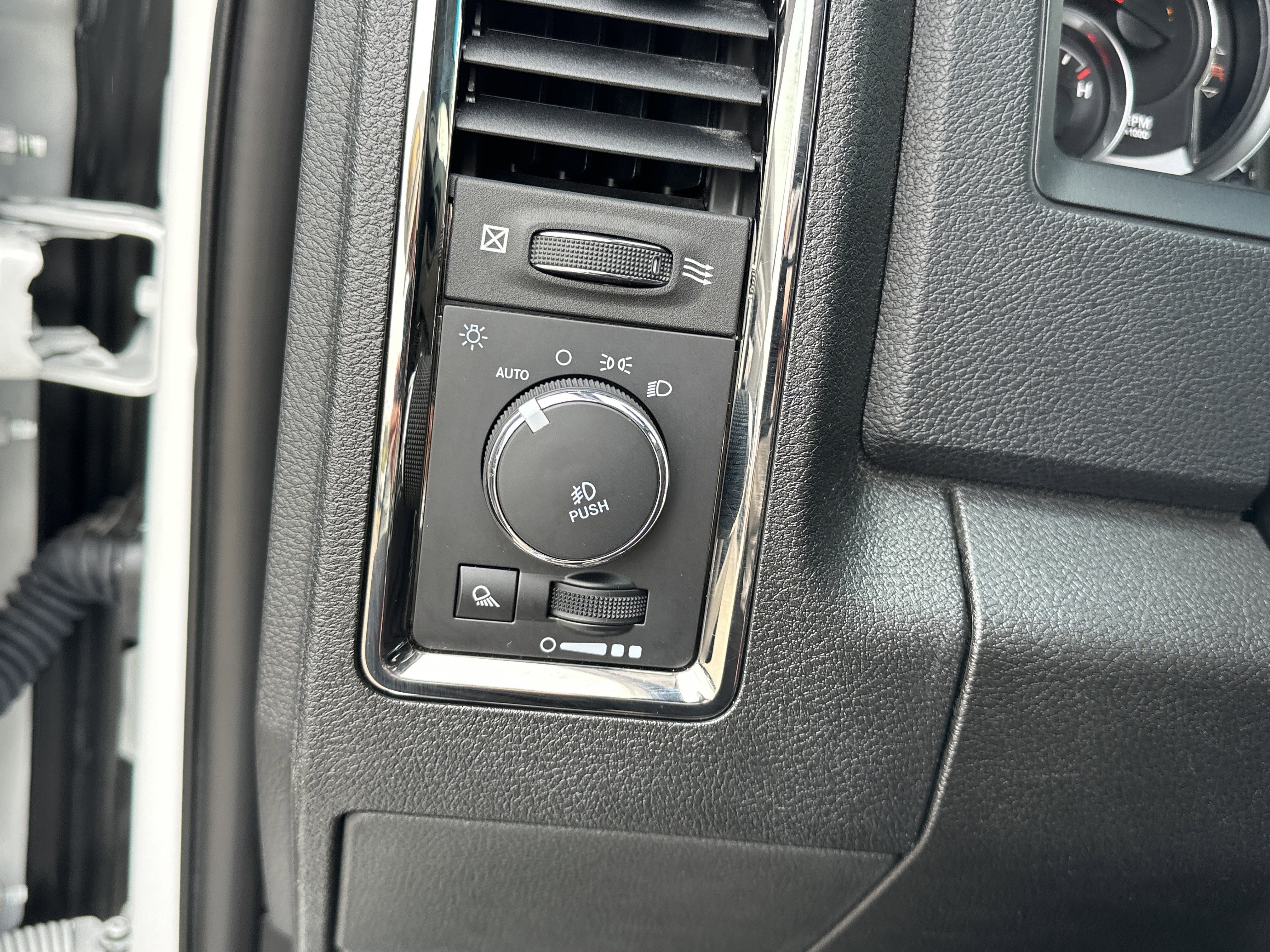 Used 2018 RAM 2500 Big Horn w/ Sport Appearance Group image 31