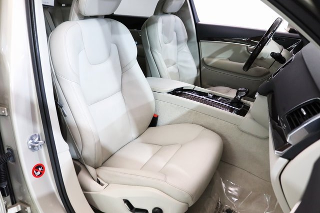 Used 2016 Volvo XC90 T6 Momentum w/ Momentum Plus Package image 16