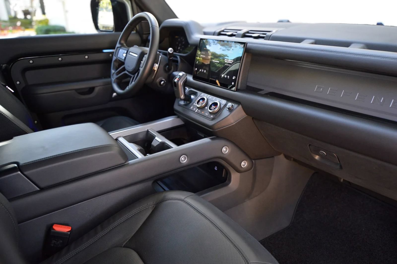 Used 2025 Land Rover Defender 130 V8 AWD/4WD image 41