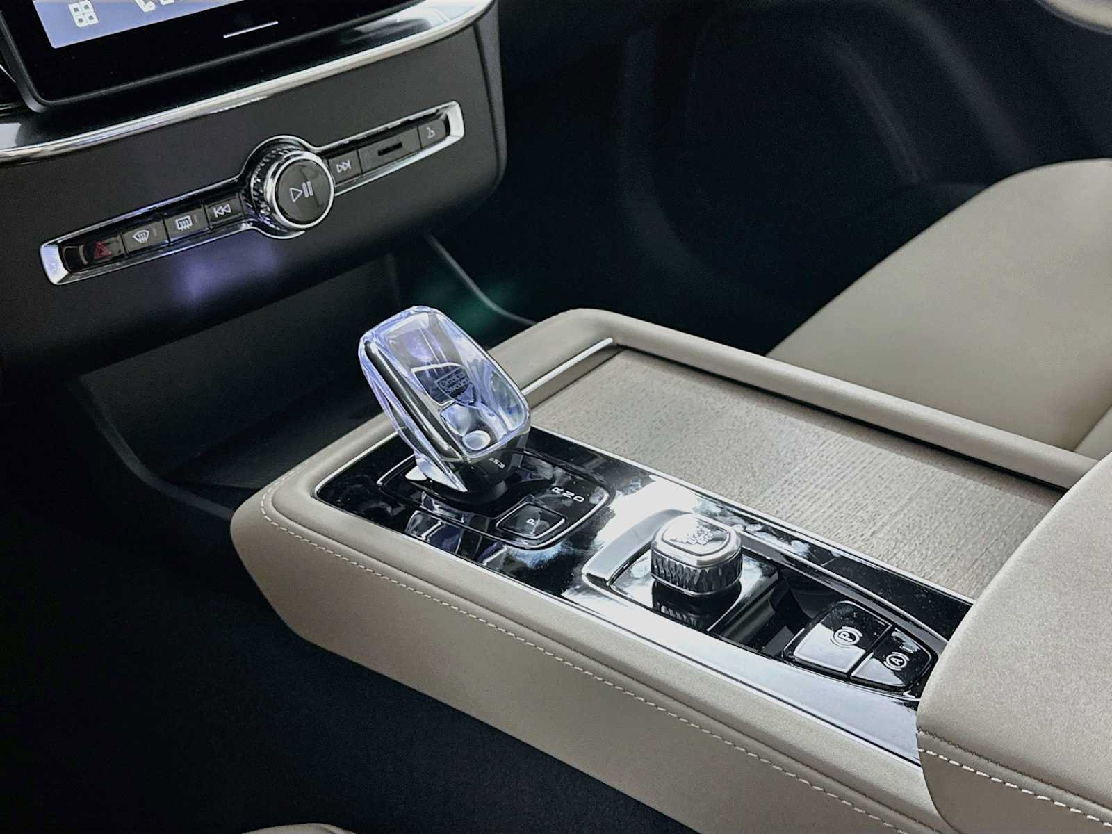 New 2026 Volvo XC90 B5 Plus AWD/4WD image 15