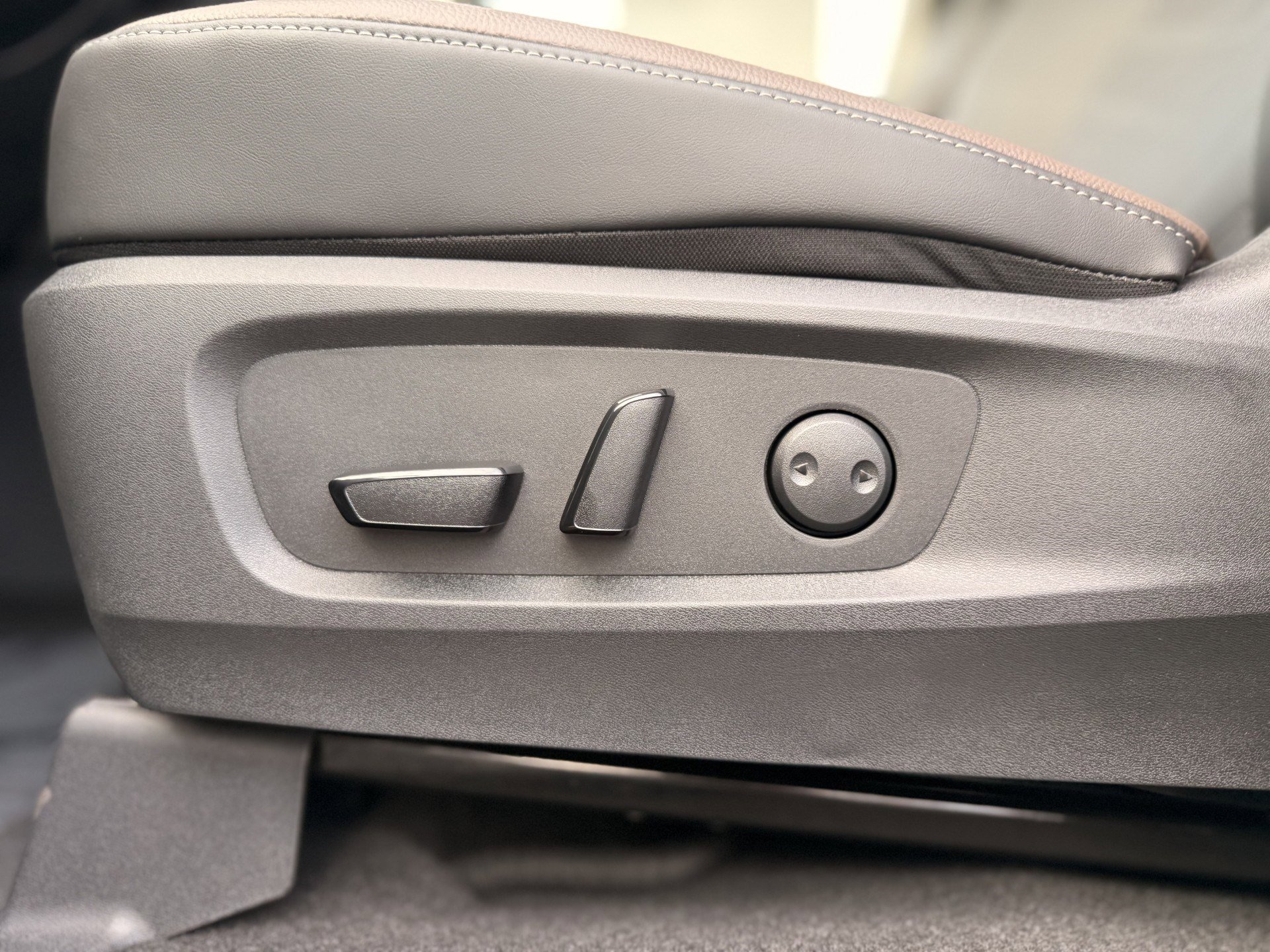 New 2025 Nissan Pathfinder Platinum image 13