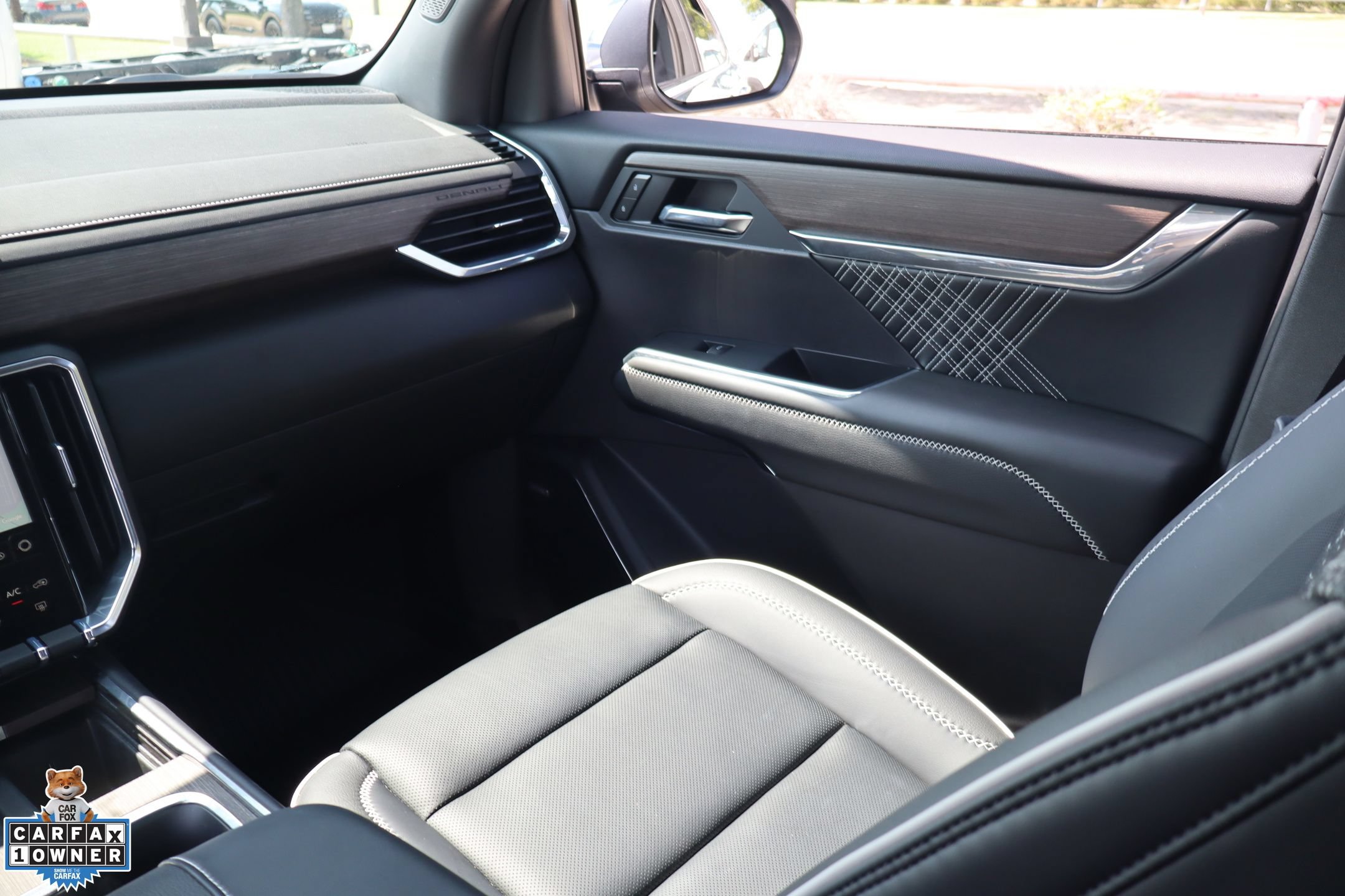 Used 2025 GMC Acadia Denali w/ LPO, Floor Liner Package FWD image 24
