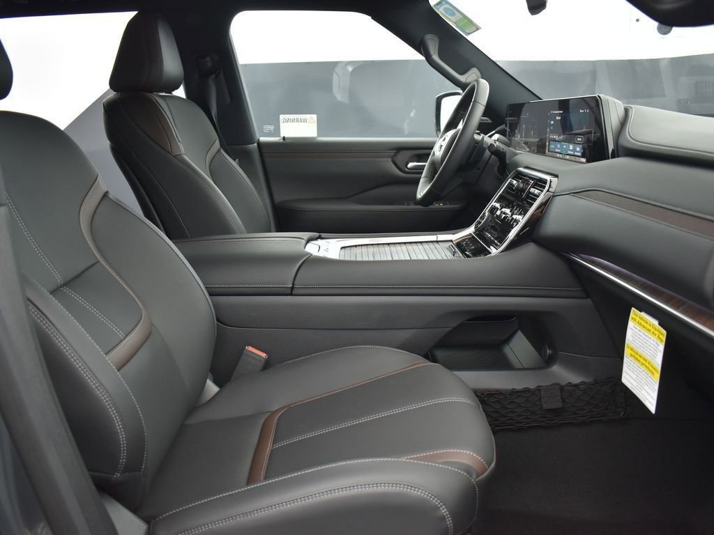 New 2025 Nissan Armada SL w/ Convenience Package image 24