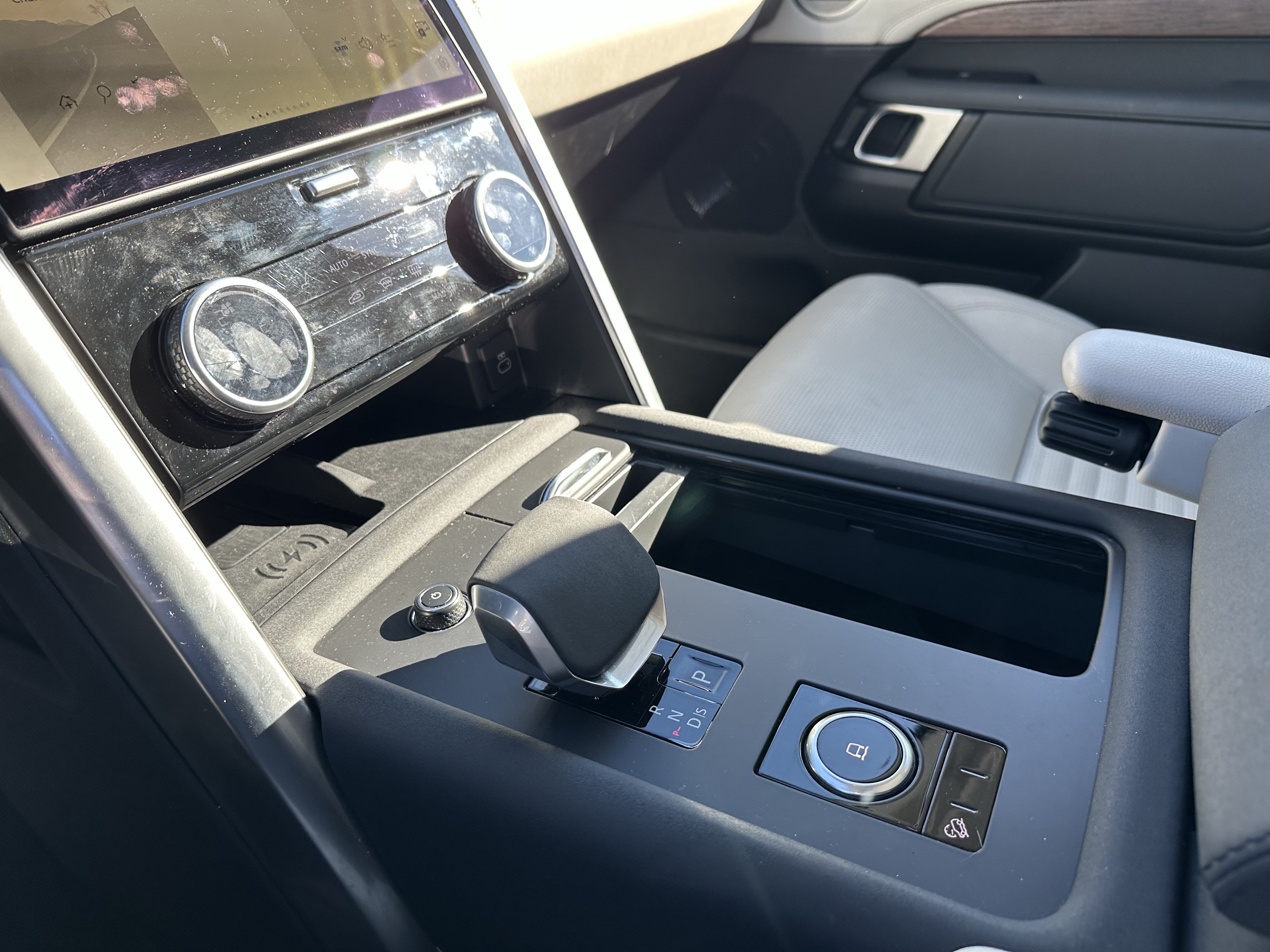 Used 2024 Land Rover Discovery S AWD/4WD image 27