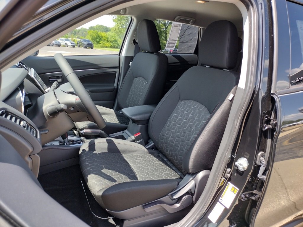 New 2025 Mitsubishi Outlander Sport LE image 2