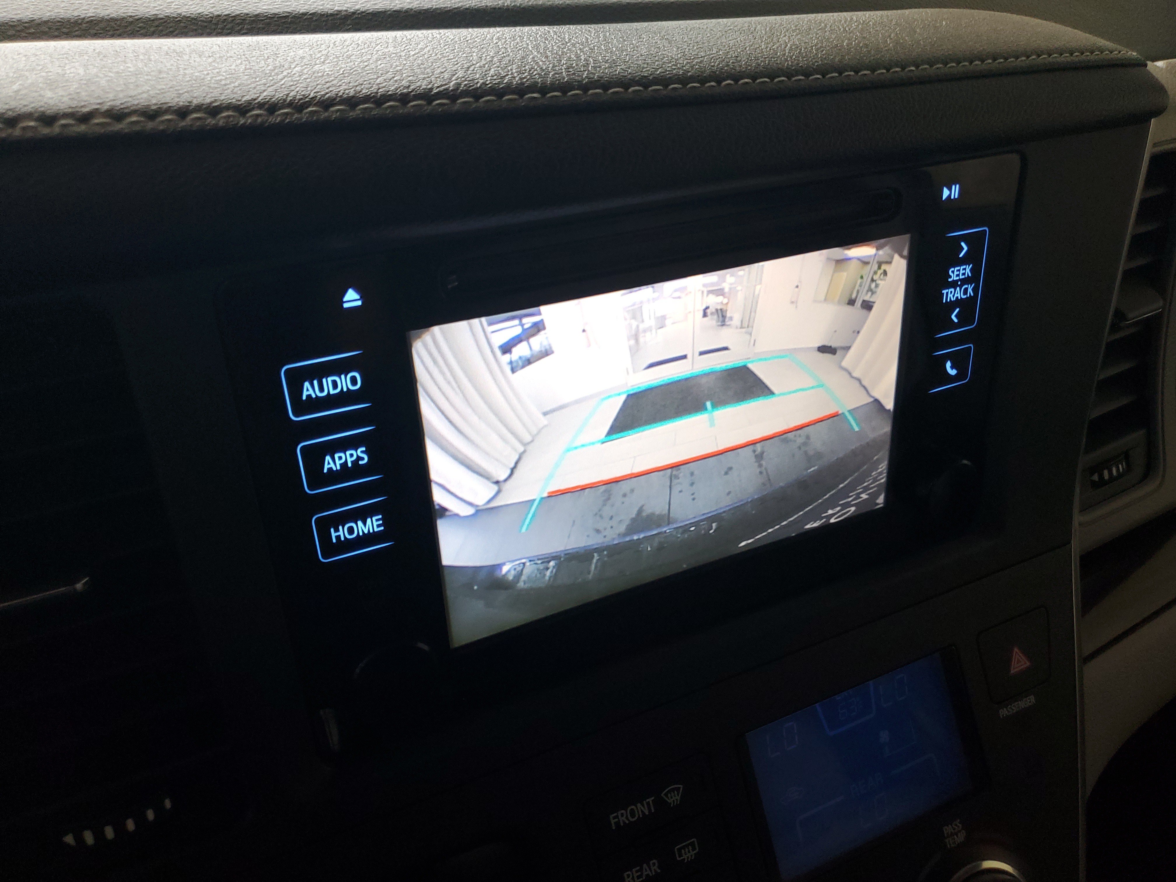 Used 2015 Toyota Sienna XLE FWD image 32
