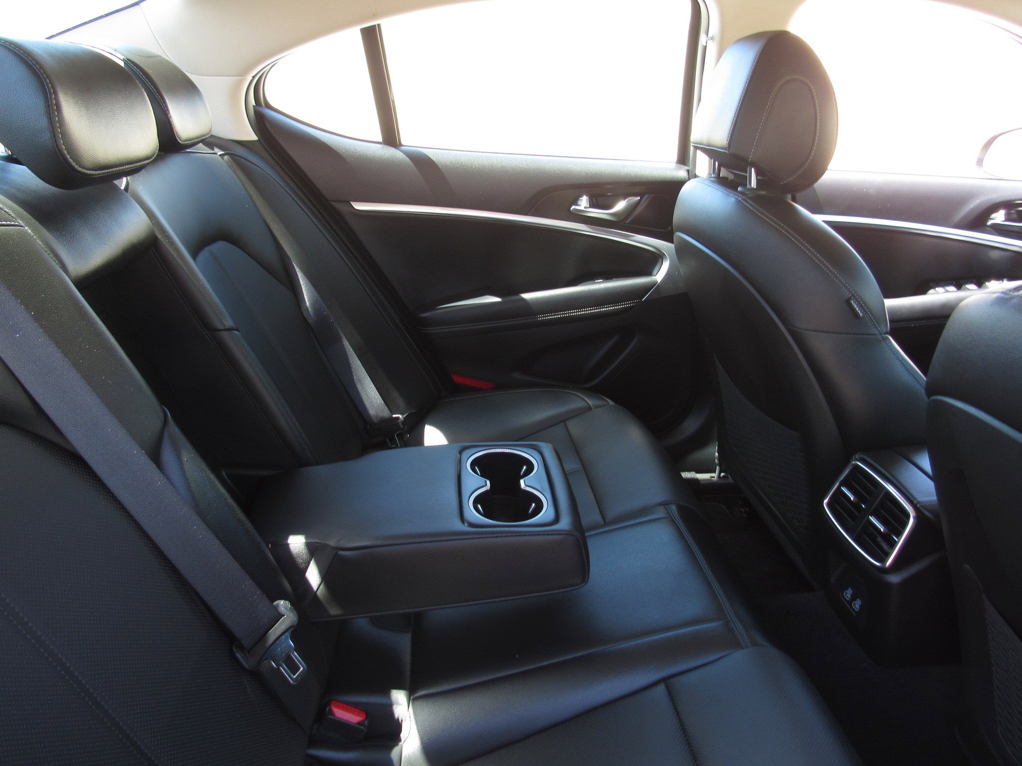 Used 2025 Genesis G70 2.5T image 11