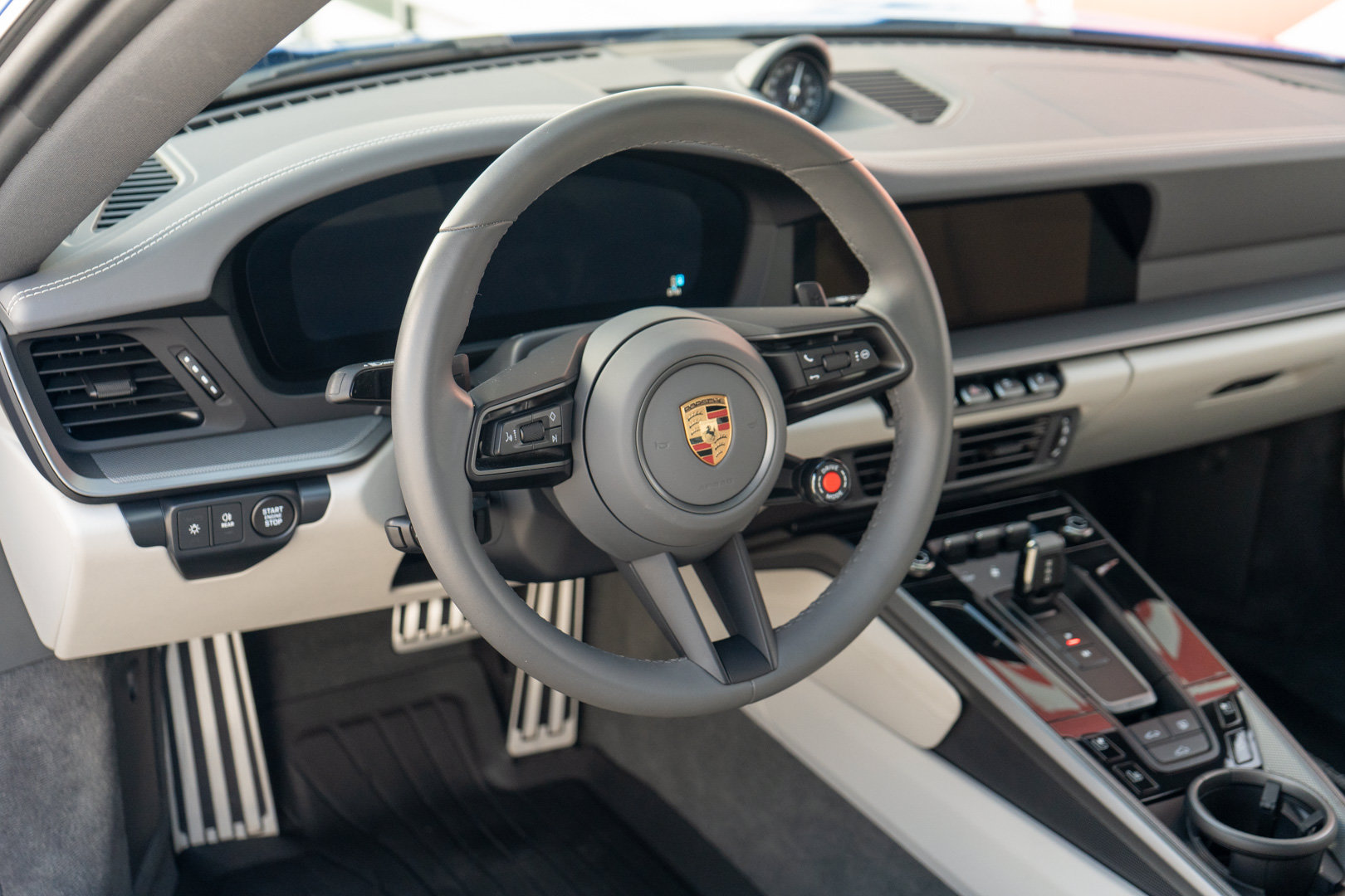 Used 2025 Porsche 911 Carrera RWD image 14