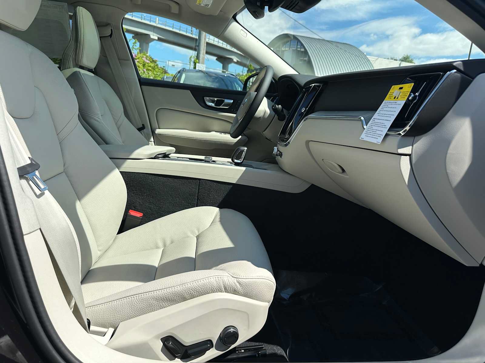 New 2026 Volvo V60 B5 Cross Country Plus w/ Protection Package Premier AWD/4WD image 10