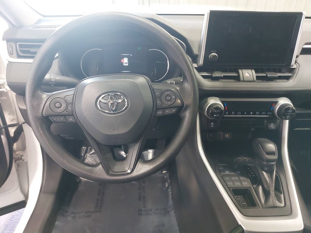 Used 2025 Toyota RAV4 XLE AWD/4WD image 15