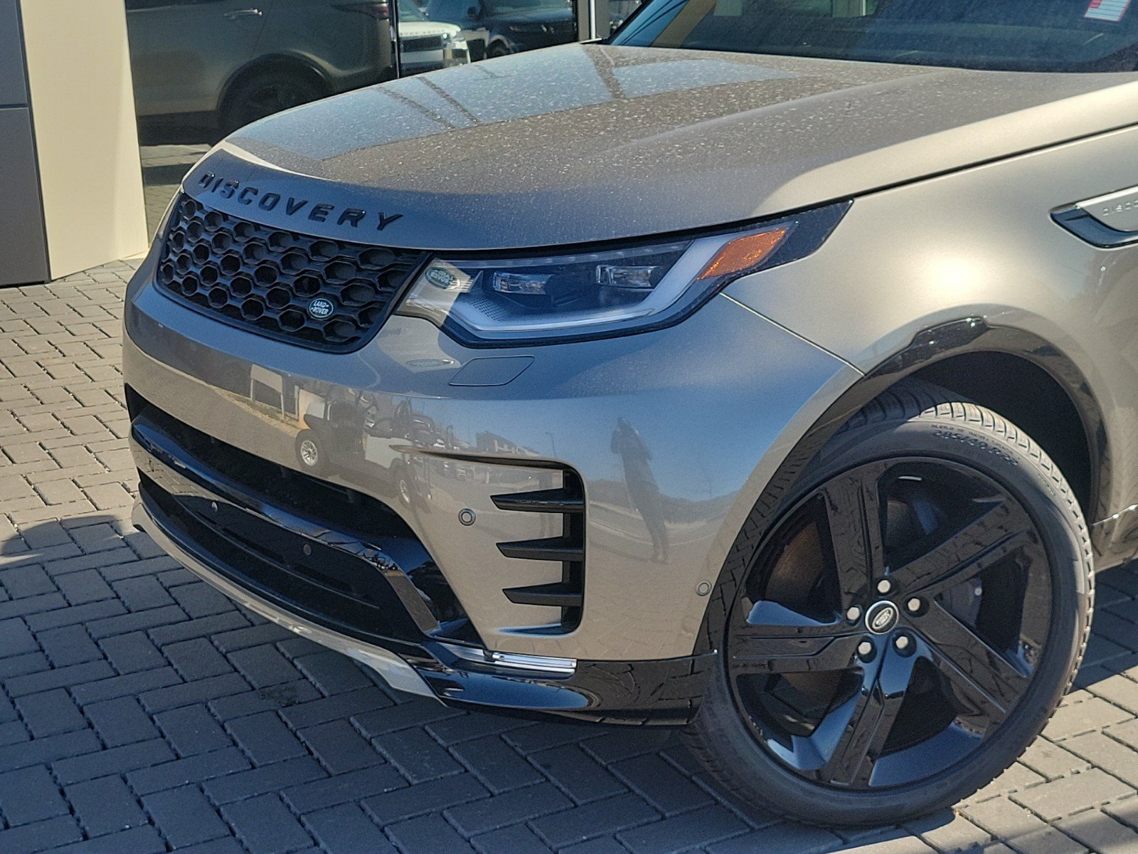 Certified 2025 Land Rover Discovery Dynamic SE AWD/4WD image 10