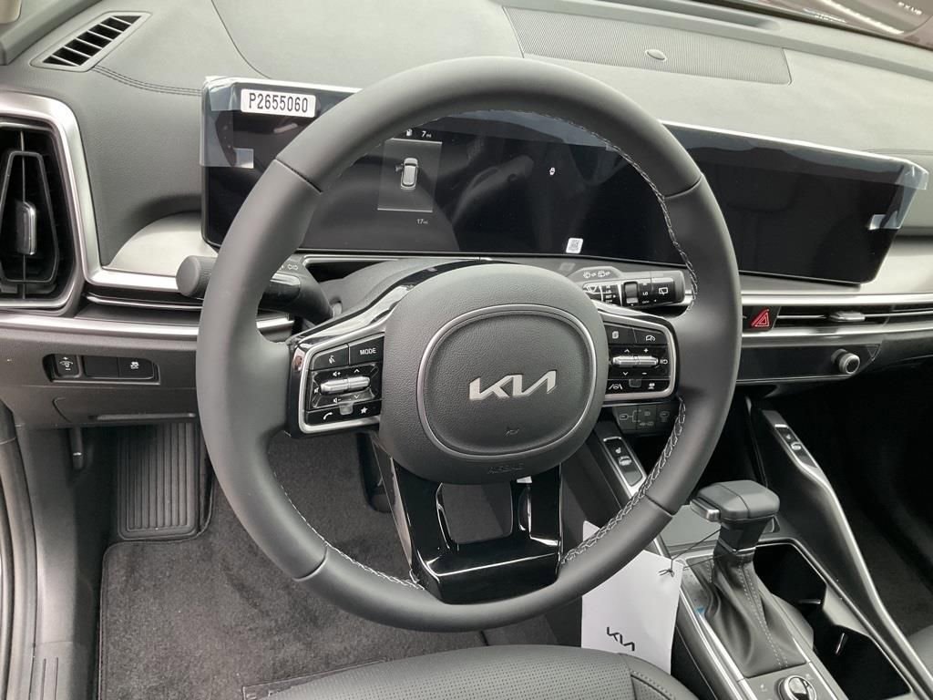 Certified 2025 Kia Sorento S image 16