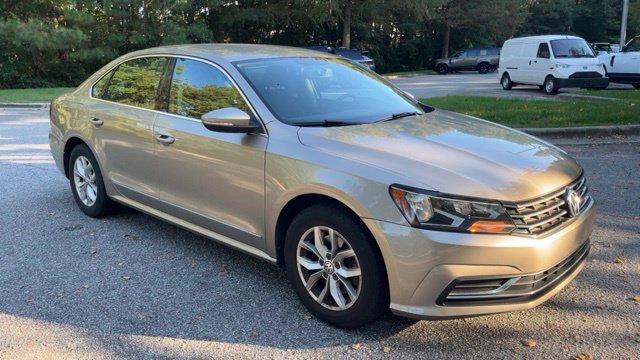 Used 2016 Volkswagen Passat 1.8T S FWD image 2