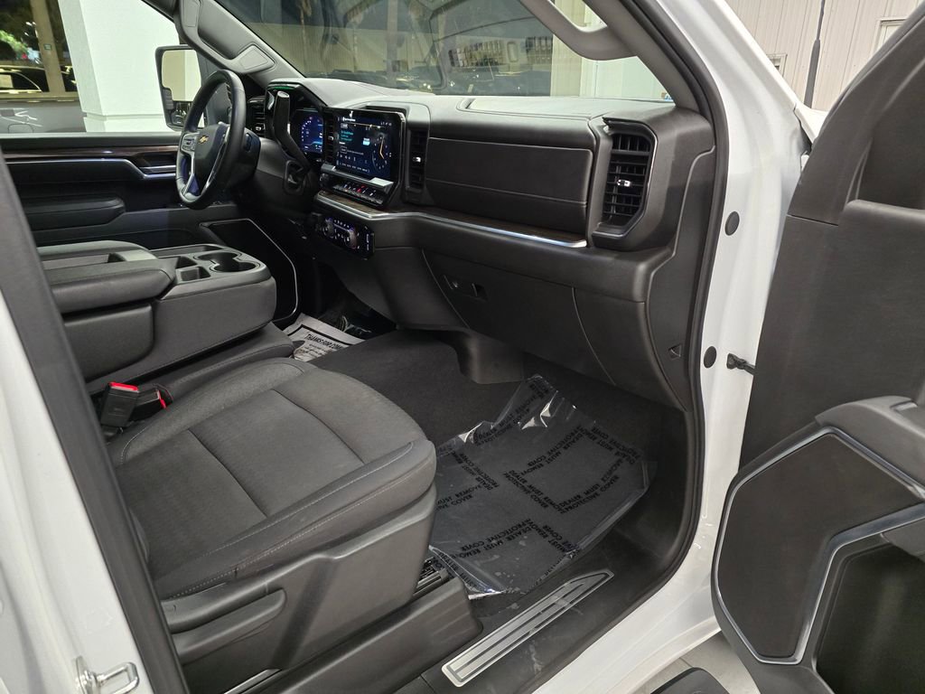 Used 2025 Chevrolet Silverado 2500 LT w/ Convenience Package image 38