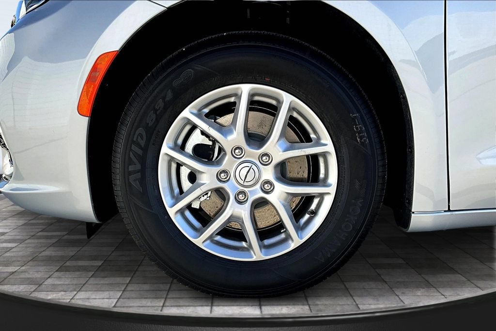 New 2026 Chrysler Pacifica Select FWD image 23
