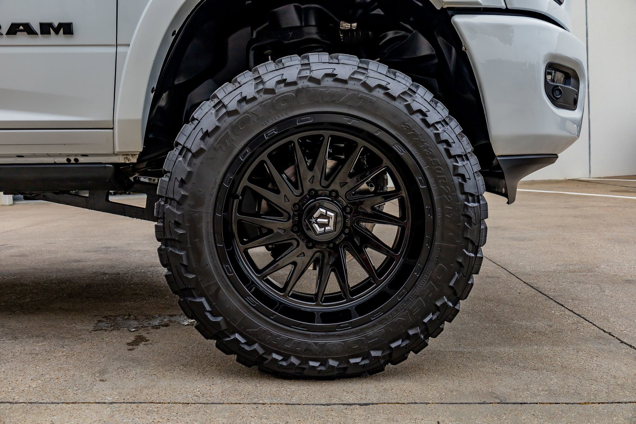 Used 2022 RAM 2500 Limited image 11